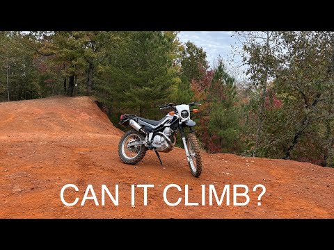 Видео: Yamaha XT250: одноколейная трасса и подъёмы на холмы