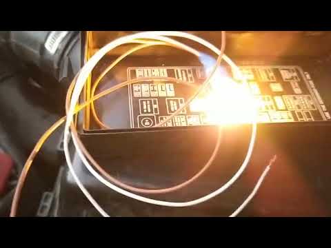 Видео: Проверка реле ближнего света фар Chery Fora