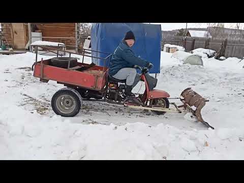 Видео: Очищаем ограду от снега Мотороллером Муравьём