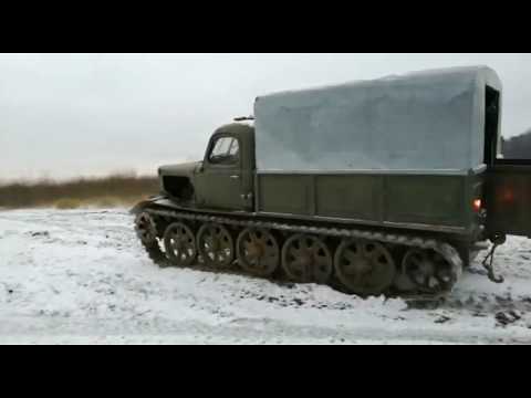 Видео: Легкий гусеничный артиллерийский тягач АТ-Л 1955 года выпуска.