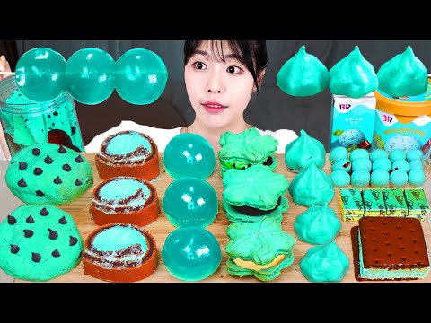 Видео: ASMR MUKBANG | Мятно-шоколадные десерты (мороженое, рулет, печенье безе, желе, макаруны)