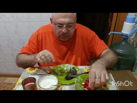 Видео: Мукбанг. Долма, чесночный соус, редиска и морс. Трагедия на Волге.