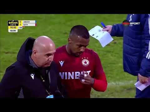 Видео: ЦСКА остана с човек по-малко в края на дербито с Левски