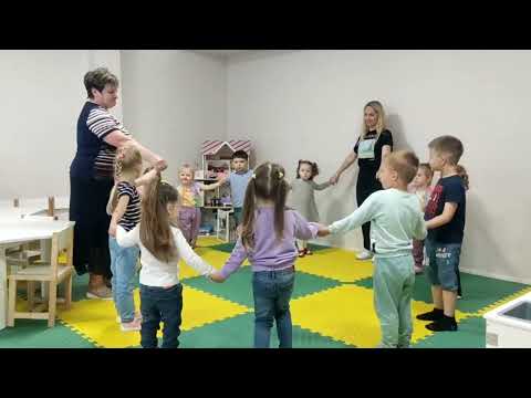 Видео: Ігровий танок з прискоренням «Всі до гурту,дітвора»для дітей раннього та молодшого дошкільного віку