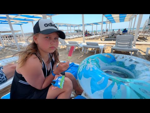 Видео: ВЛОГ У Алисы нет настроения / Едем к маме в гости ! А потом НА МОРЕ отдыхать ! Купили дом на море !