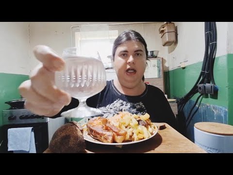 Видео: MUKBANG😋 ОБЖОРСТВО😋  ем лосось  пью водку 