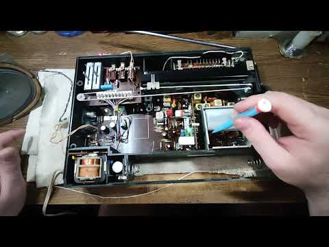 Видео: Экспортный VEF-221 с FM 87.5 -108 под пломбой но совершенно не настроен и проскальзывание верньера