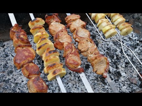 Видео: Шашлык из свиной вырезки. Вкусный шашлык на мангале .