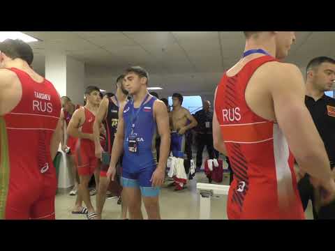 Видео: Взвешивание борцов до 65 кг.