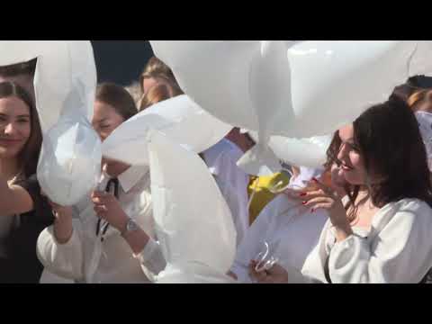 Видео: Торжественная линейка в гимназии №3