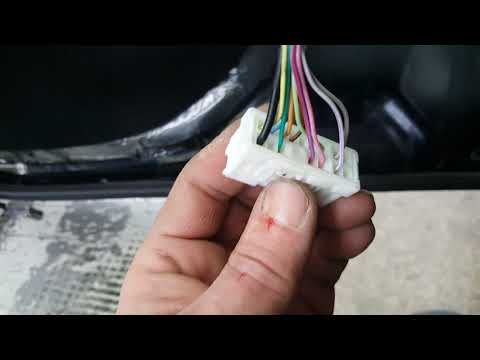 Видео: Как снять обшивку двери Субару Аутбэк