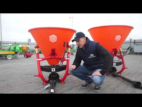 Видео: Обзор разбрасывателей минеральных удобрений и песка Dexwal L300T и L500T