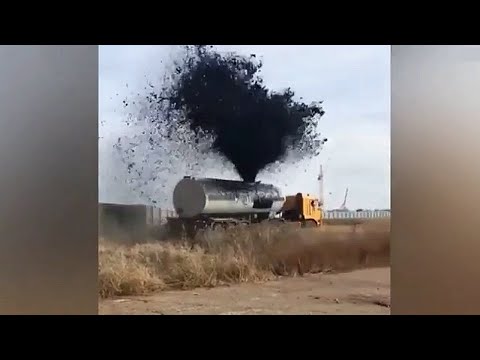 Видео: Удивительные Случаи на Дороге, Снятые на Камеру