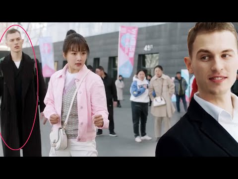 Видео: Мужчина, которого Золушка спасла у дверей компании, оказался ее боссом