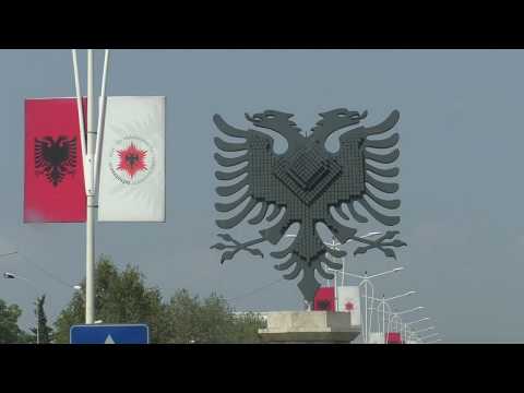 Видео: ПЕШЕХОДНАЯ ЭКСКУРСИЯ ПО ТИРАНЕ. ВТОРАЯ ЧАСТЬ / АЛБАНИЯ