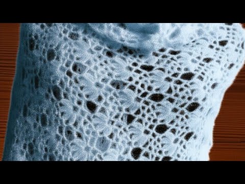 Видео: Как связать женскую шаль очень характерного классического дизайна крючком подробно для начинающих.