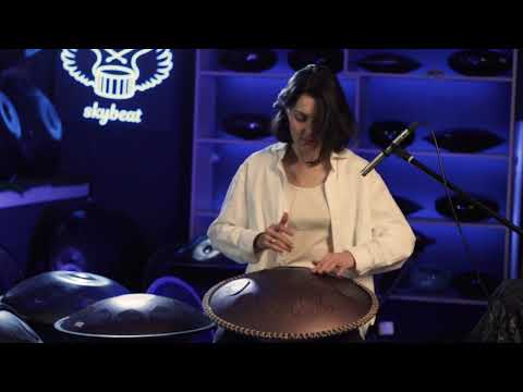 Видео: Игра на язычковом барабане Kaa Tone. Tonguedrum music