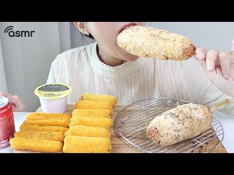 Видео: Bhc Bburinkle Corn Dogs ест ASMR _ настоящий звук еды mukbang