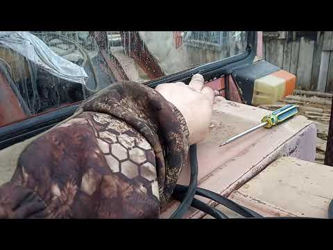Видео: Трактор Т 25 установка лобового стекла