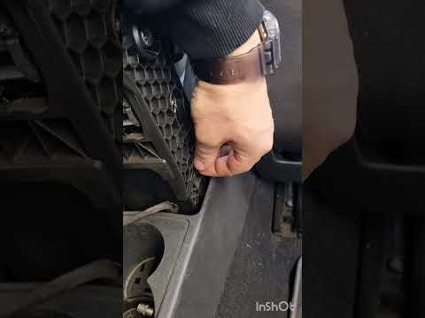 Видео: установка подлокотника на Шкода рапид. #skoda #rapid