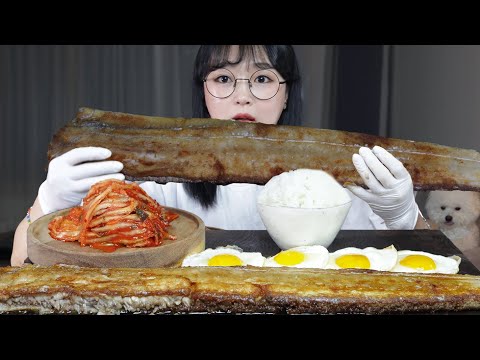 Видео: Ешьте гигантскую рыбу на гриле Mukbang Asmr