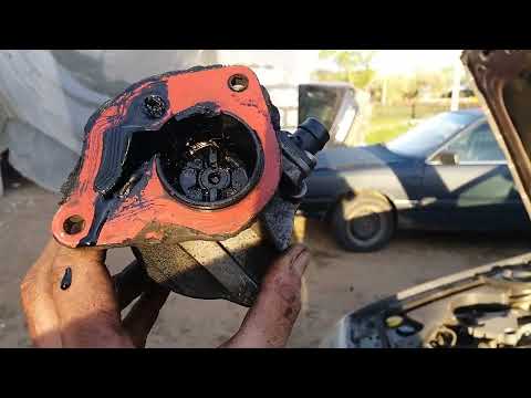 Видео: Renault 1.9 dci, dti. Как правильно снять вакуумный насос и устройство его.