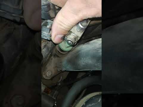Видео: Часть 2. Замена датчика распредвала на BMW E39 с двигателем М52 В25