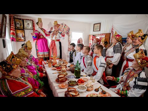 Видео: Пляска свашек на лавках после повивания / Южнорусская свадьба