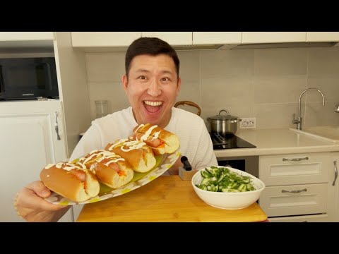 Видео: МУКБАНГ ДОМАШНИЕ ХОТ ДОГИ ОВОЩНОЙ САЛАТИК Mukbang hot dogs не асмр