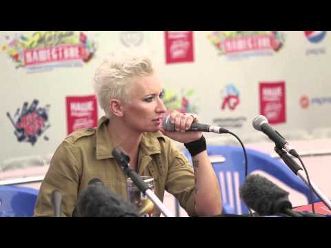 Видео: Пресс-конференция Дианы Арбениной на Нашествии-2015