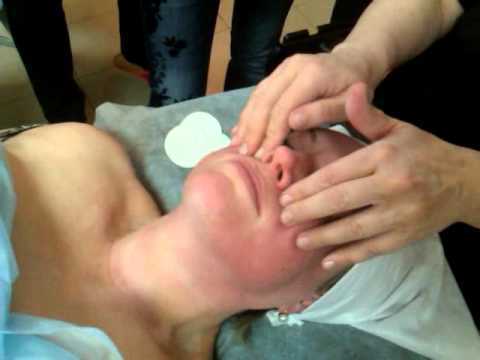 Видео: Пластический массаж лица - часть 1