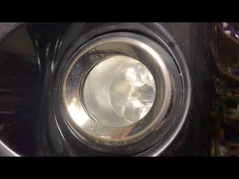 Видео: ТЛК Прадо 150: замена галогеновых противотуманных фар на светодиодные