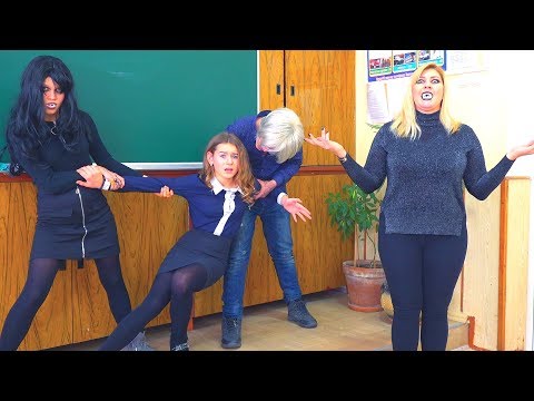 Видео: ШКОЛА ВАМПИРОВ!!! ТЬМА НАСТУПАЕТ!!!