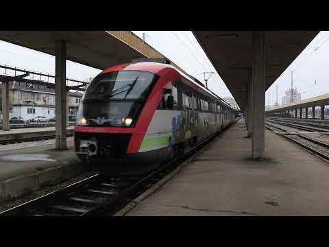 Видео: КПВ 82204 & ПВ 10143 потеглят от ЖП гара Пловдив, начело с ЕМВ Сименс 30 009 и 30 022...