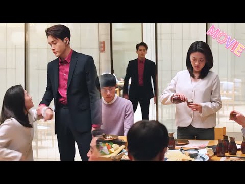 Видео: Красавицу-ассистентку обманом напоили, босс врывается с холодным взглядом: «Кто осмелился её тронуть