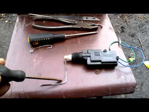 Видео: ZAZ Slavuta. Славута.ремонт.установка активаторов центрального замка задних дверей