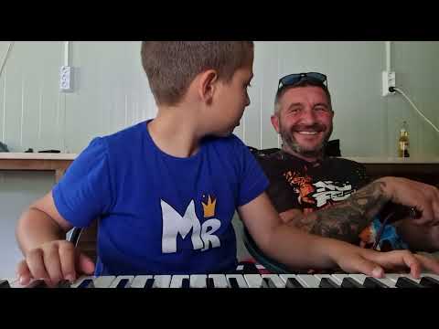 Видео: Пролетта на рамото ми кацна! .Репетираме си с малкия музикант!🎹🎶🎤🔝🇧🇬🇧🇬🇧🇬