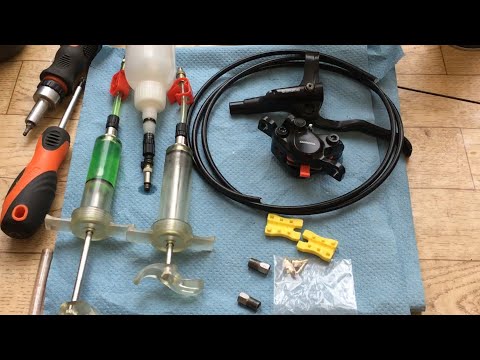 Видео: Замена гидролинии и прокачка гидравлических тормозов.