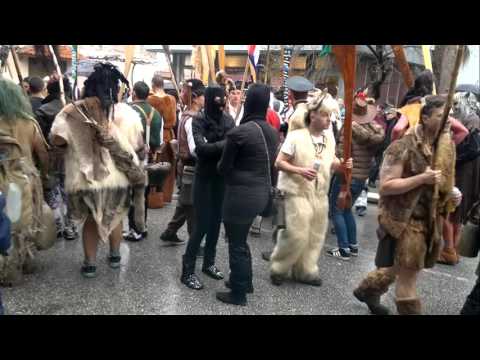 Видео: Кукери с.Първенец 2016 - 3