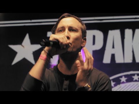 Видео: Тараканы! feat. Тэм — Я смотрю на них (25-летие в YOTASPACE)