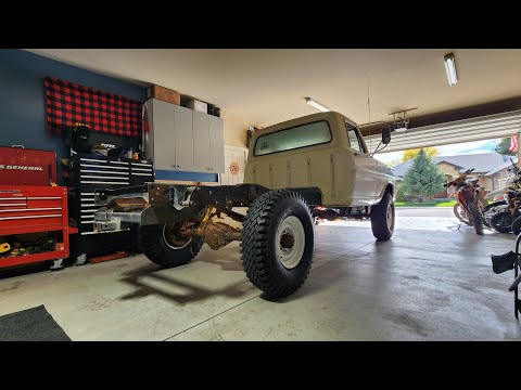 Видео: Сборка Ford F250 4X4 с бортовым сидением — Часть 1 / Мой первый Ford