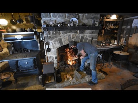 Видео: Для приготовления пищи предусмотрен камин.