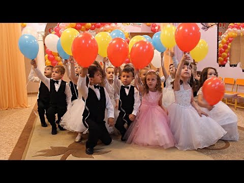 Видео: Вход на Выпускной "Под Небом Голубым"