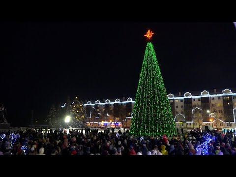 Видео: Зажглись огни на главной городской ёлке Пинска