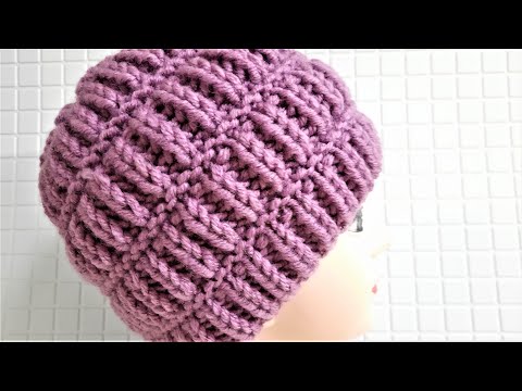 Видео: Шапка женская спицами. Подробный мастер класс