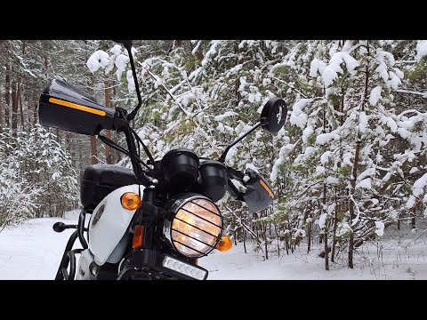 Видео: Покатушка по снежному лесу на мопеде Кольт (Colt)