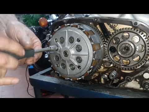 Видео: Ремонт Suzuki Intruder 1400 VS. 6ч. Снимаю цепи ГРМ.