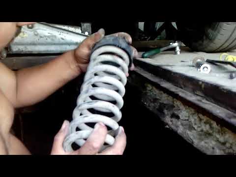 Видео: Как заменить заднюю пружину мерседес  W124, W201...