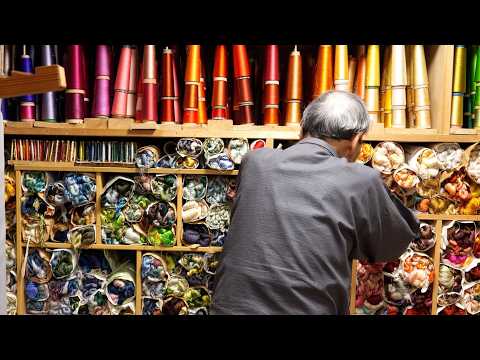 Видео: Причина, по которой вот уже 70 лет ремесленники занимаются ткачеством, не прибегая к помощи машин.