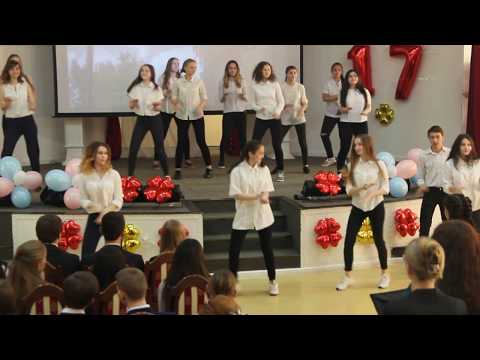 Видео: Флешмоб 8-ых классов для выпускников.